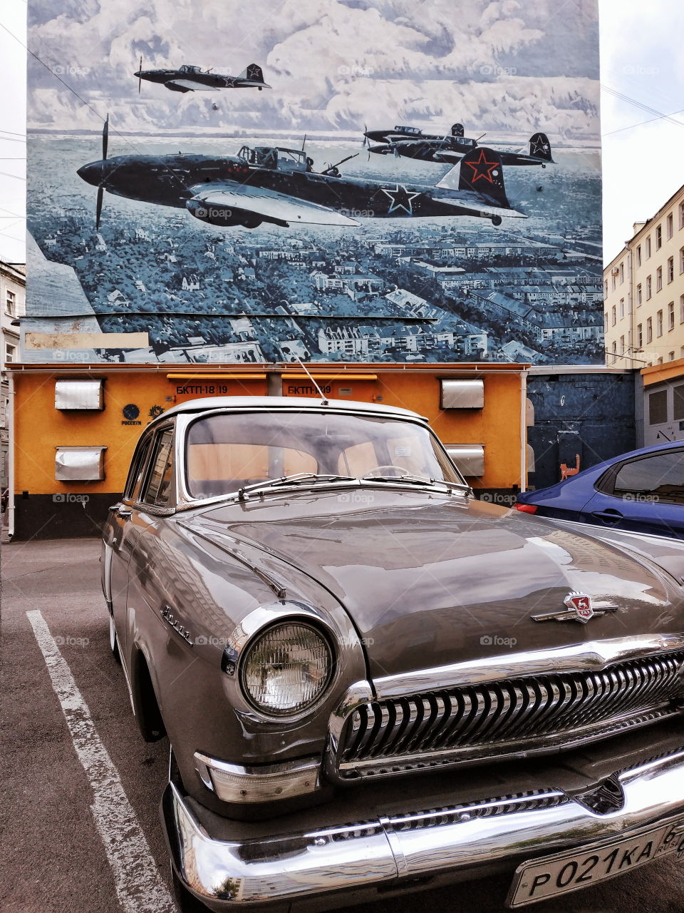 Graffiti and retro car