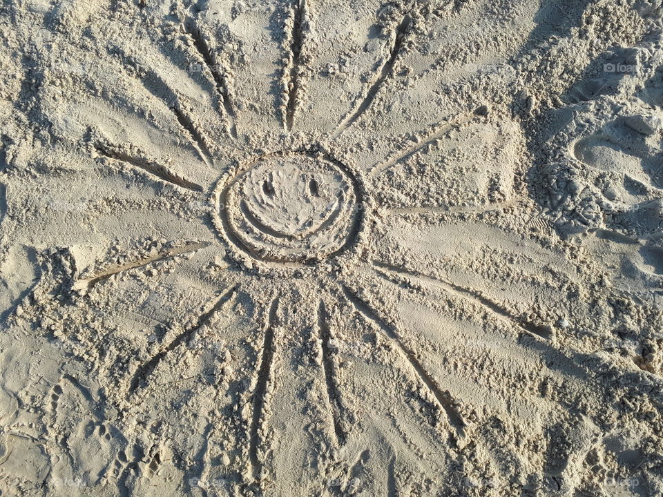 Drawing on the sand - Smiling sun