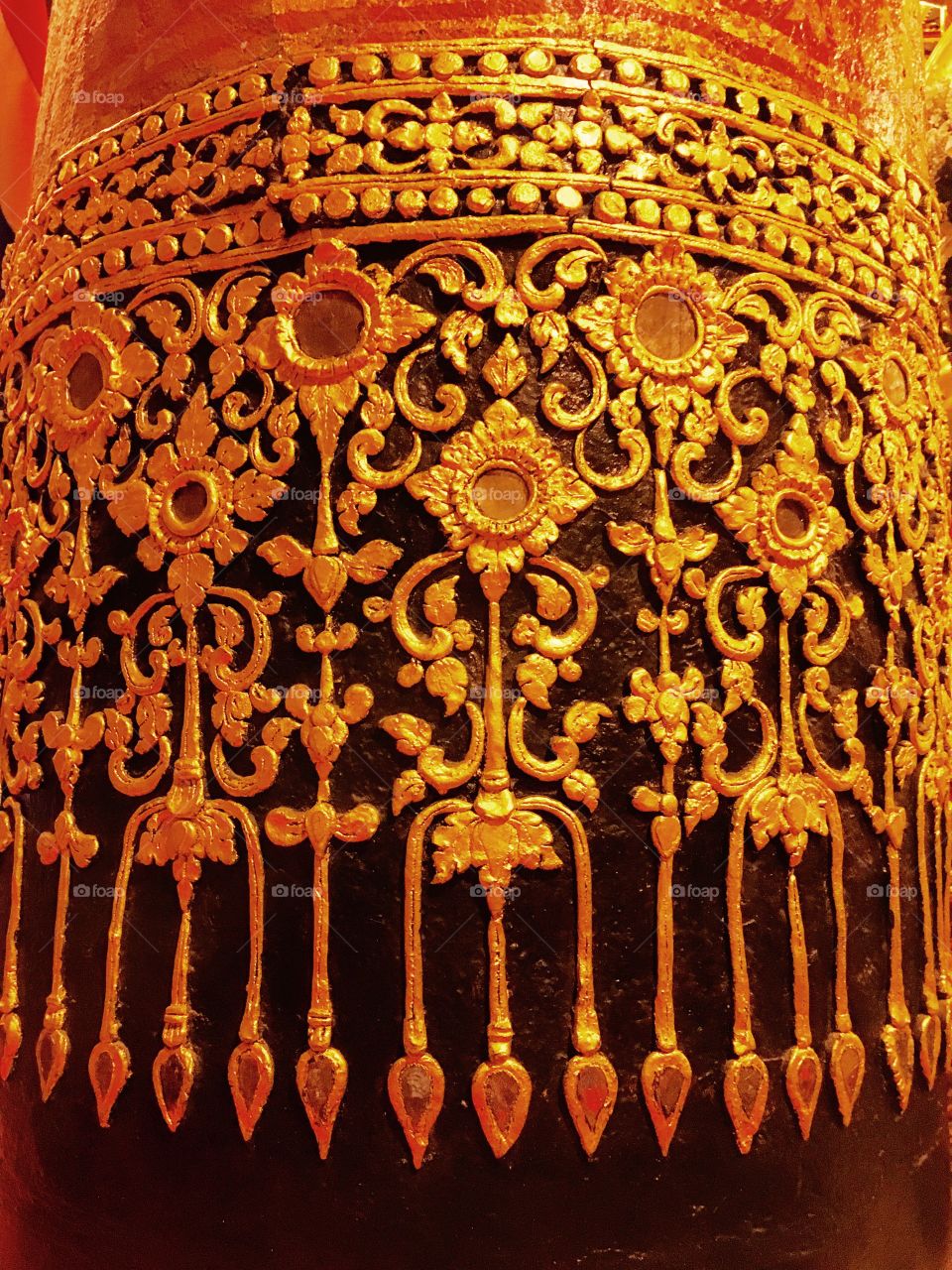 Column decorations in temple