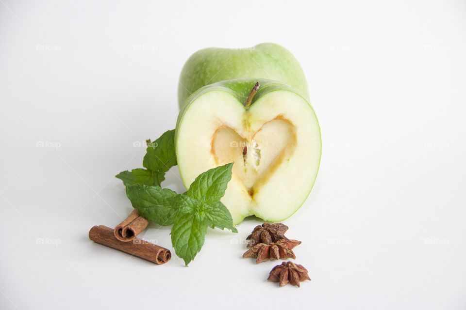 Green apple, mint leaf,  cinnamon