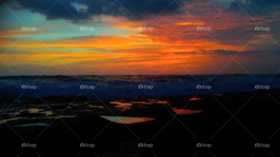 This lovely day at the ocean finished with a splendid marvelous sun setting ...