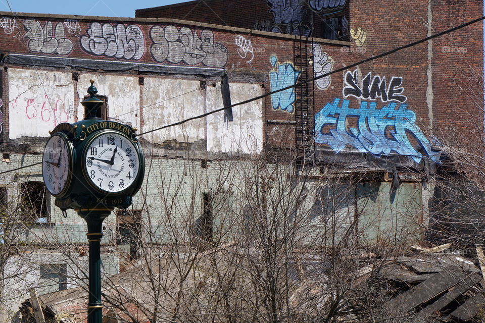 Clock and graffiti 