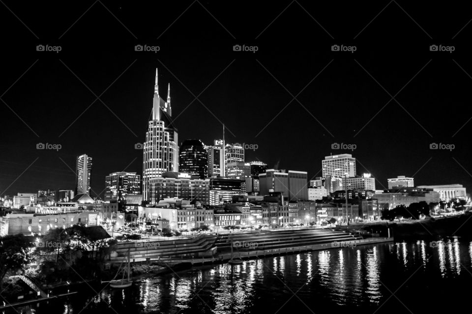Downtown Nashville, Tennessee skyline at night