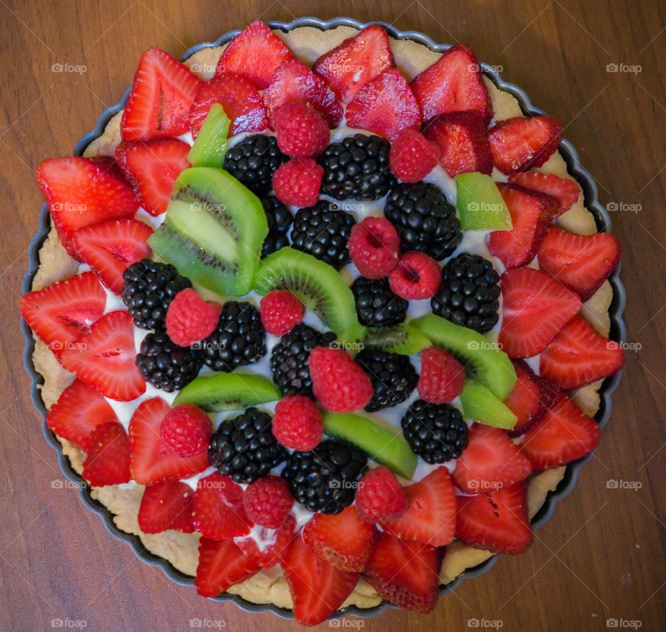 Fresh fruit tart with fresh fruit.