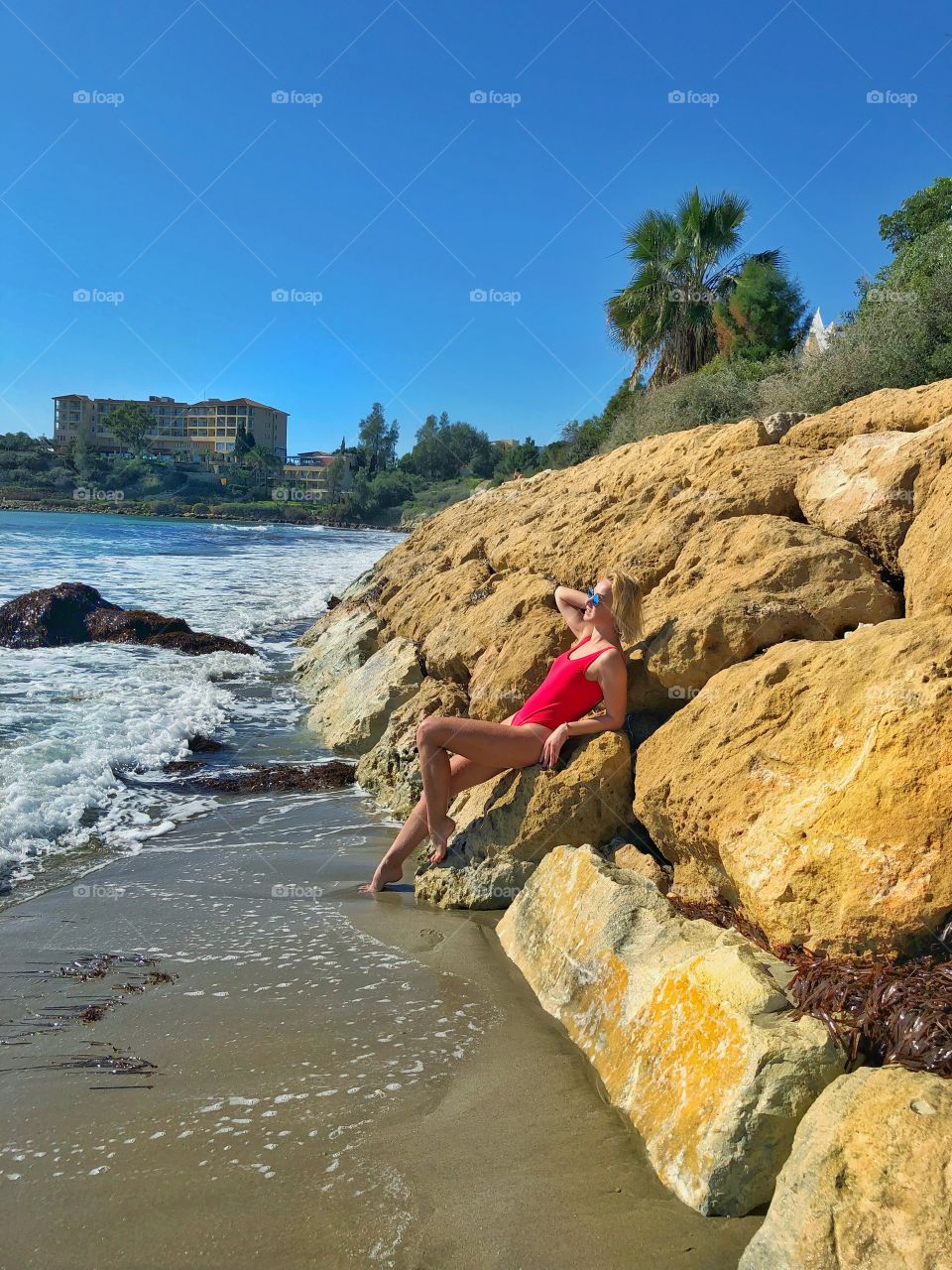 Girl in the sea 