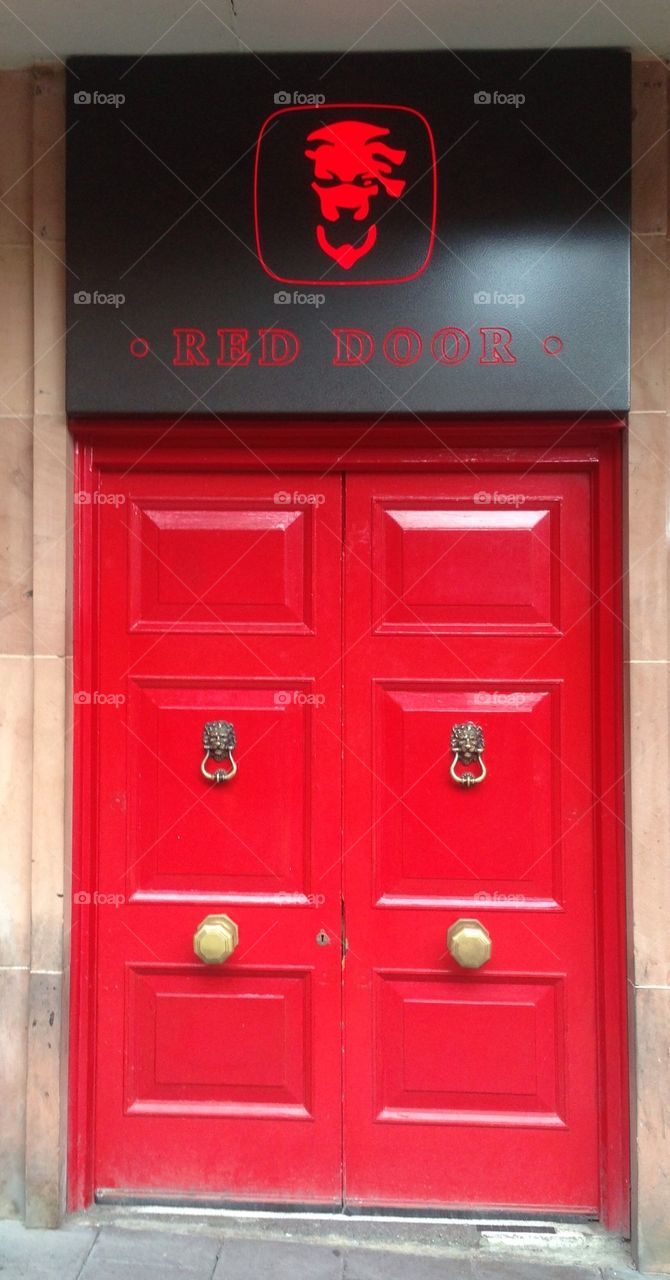 Red door !