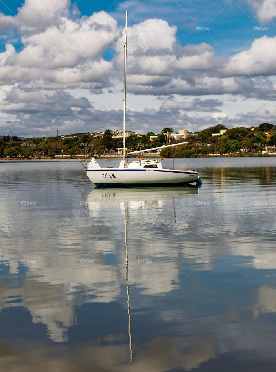 where does the lake end and where does the sky end?
