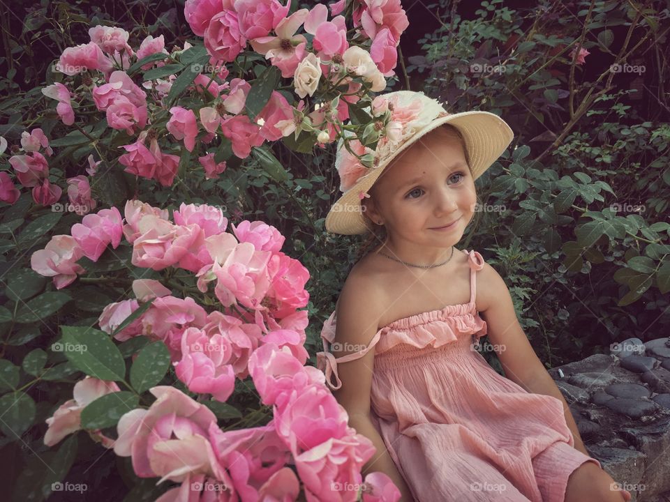 Little girl portrait in roses
