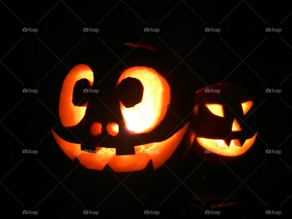 2 Scary haloween pumpkin lanterns