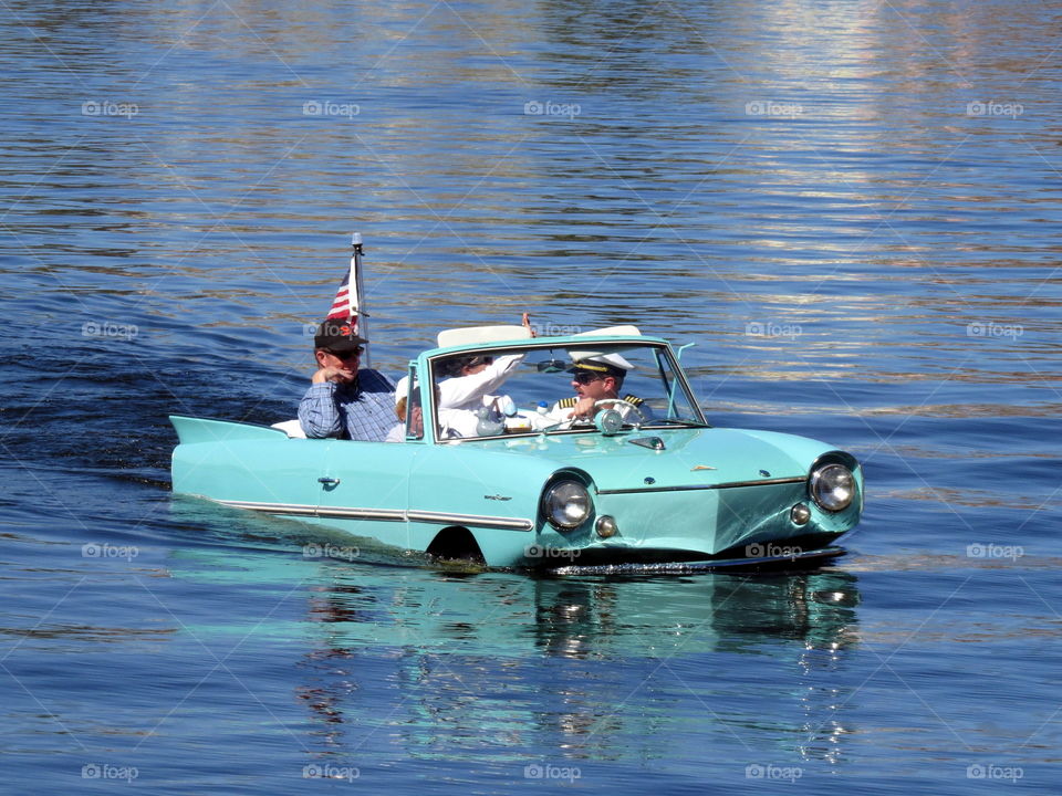 amphicar in water