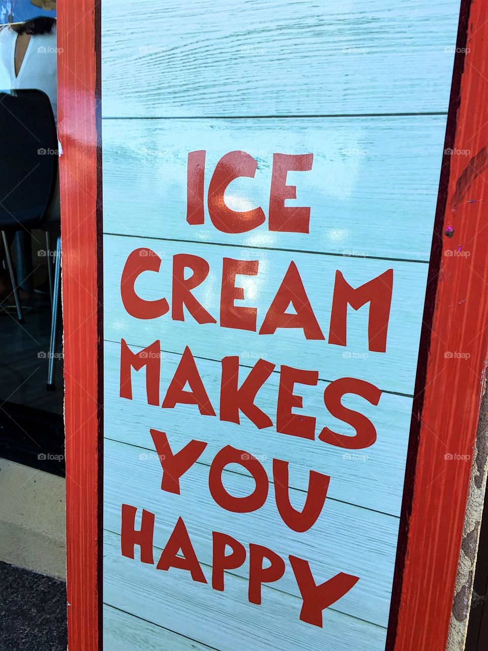 Ice cream makes me happy signage