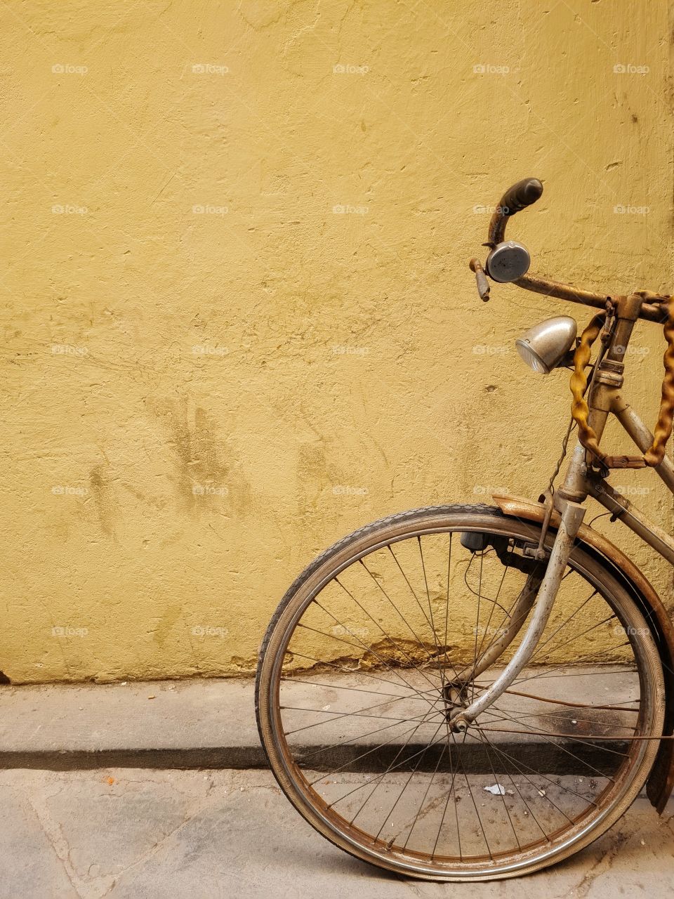 detail of old abandoned bicycle