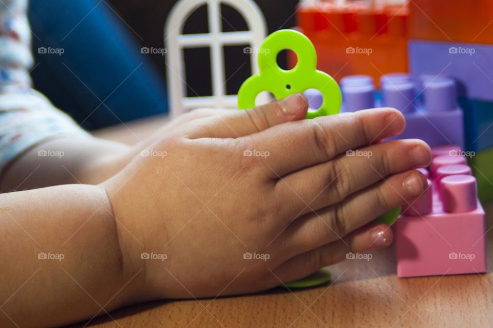 child playing constructor