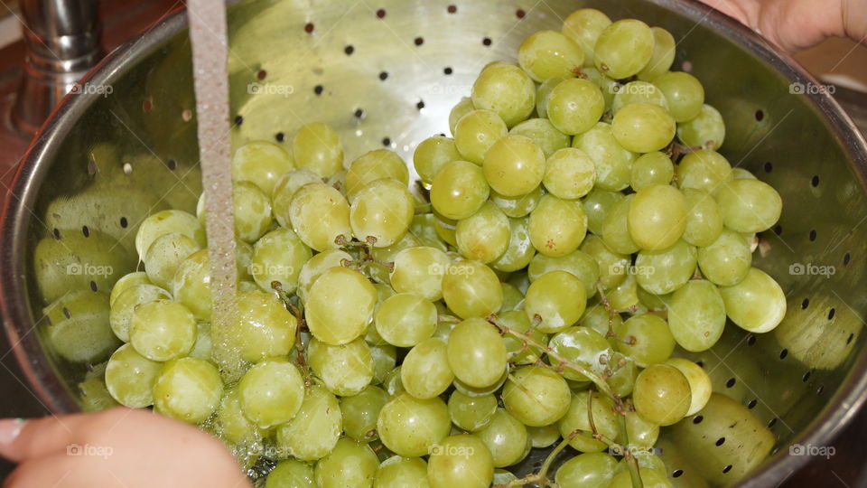 Washing grapes