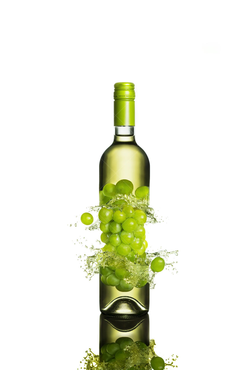 Wine grapes splash