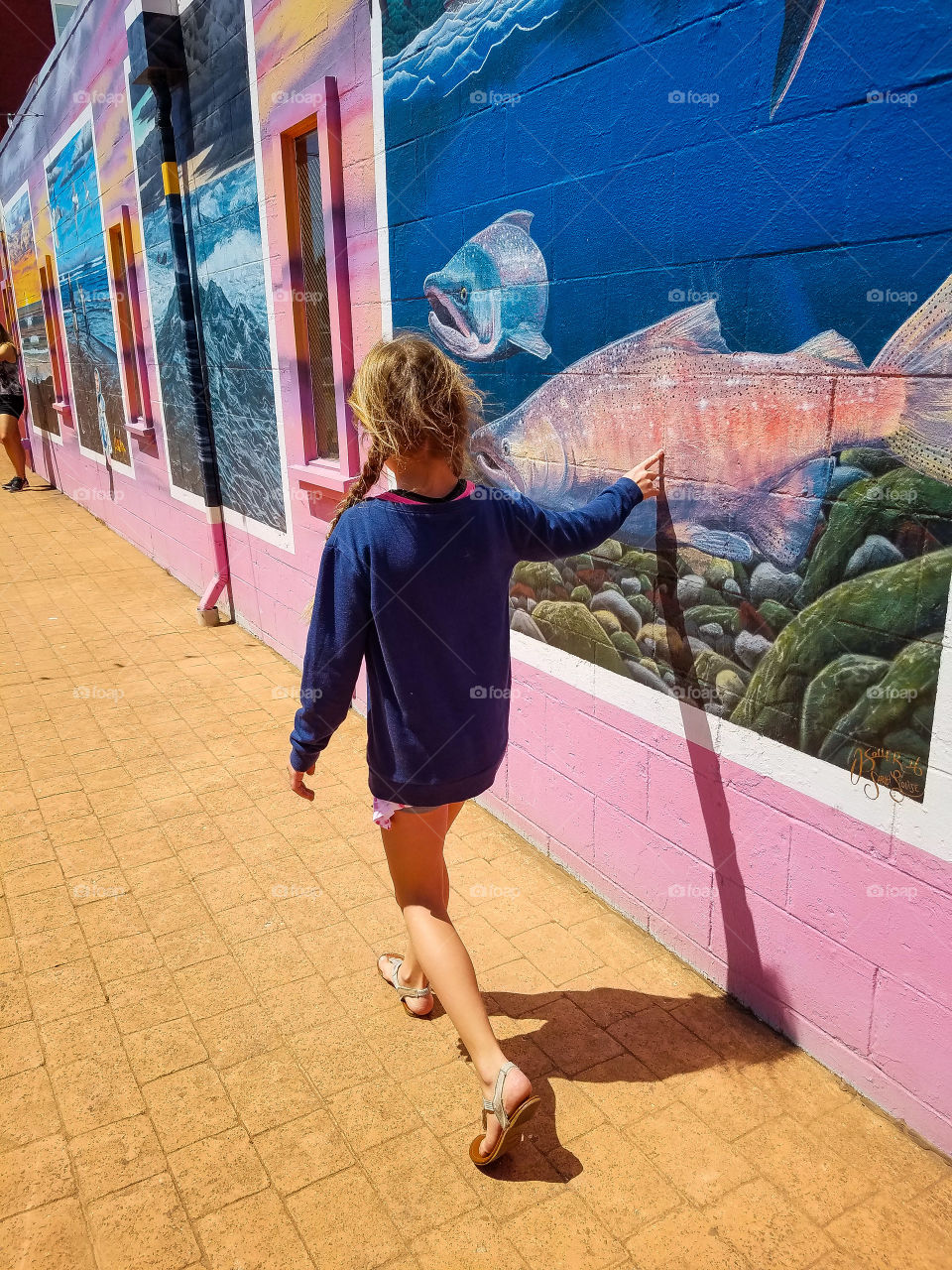 Walking around Long Beach Washington on a summer day