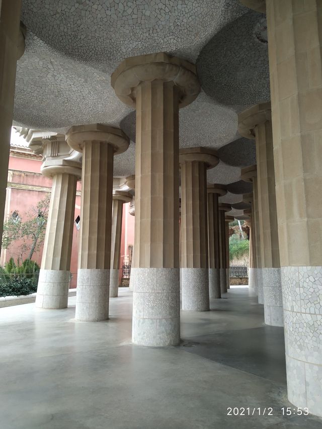 columnas del Partenón de Gaudi
