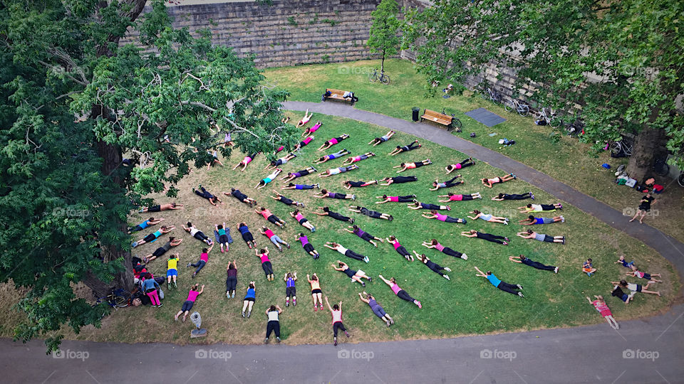 A crowd of women doing gym outdoors at Nantes castle 