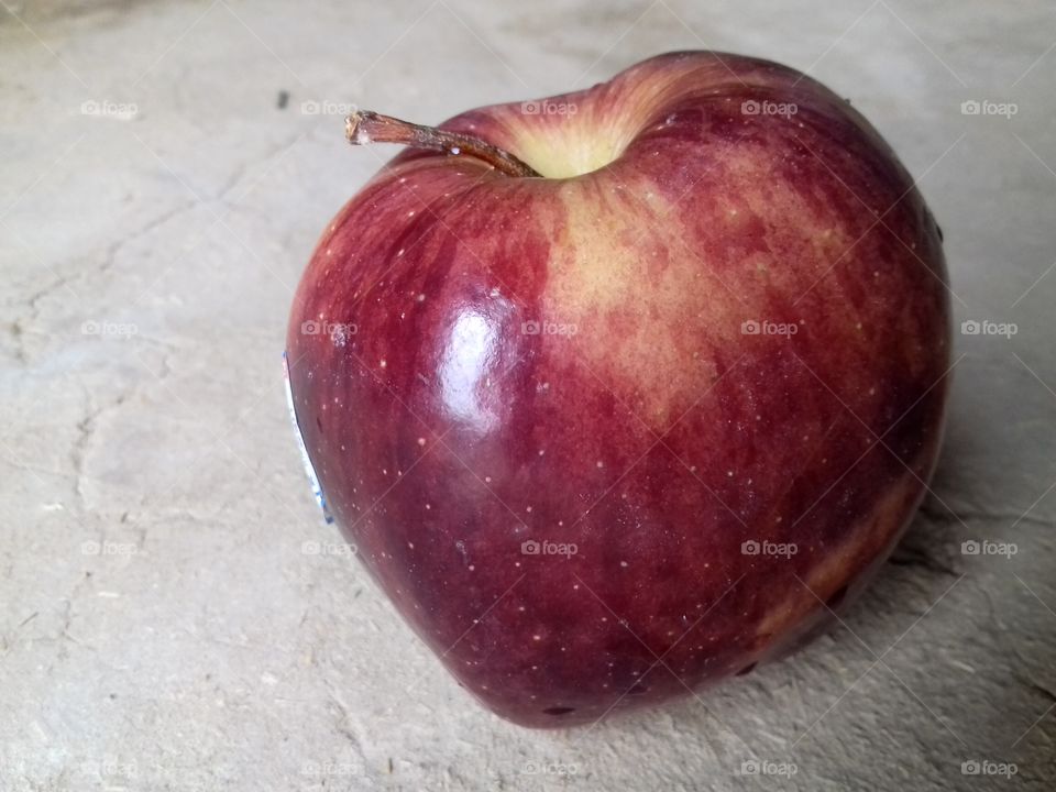 sweet apple,in red color fruits.Its helthy for human body.Apple are easily digestive food and perfect reaction in morning time eating with breakfast.