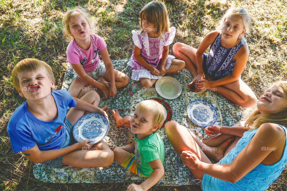 A lot of children want to eat and waiting for eat