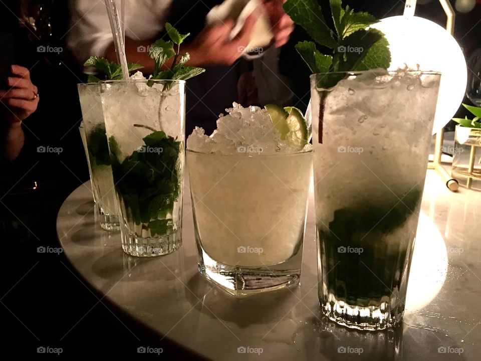 Mojito drinks, preparing