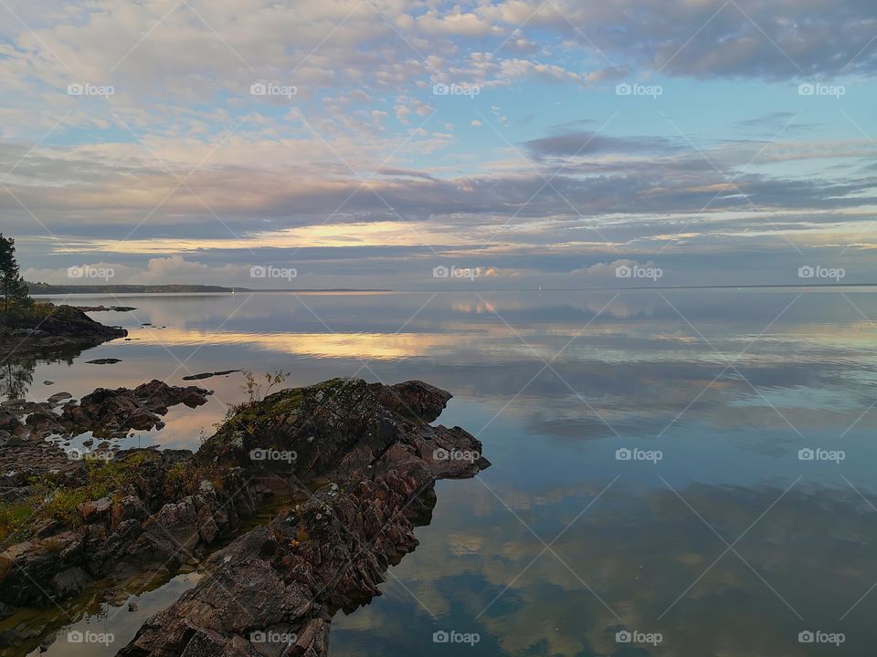 This picture were taken att the one of the biggest lake in Sweden, Lake is called Vänern. We was there and enjoyed this beautiful sunset.