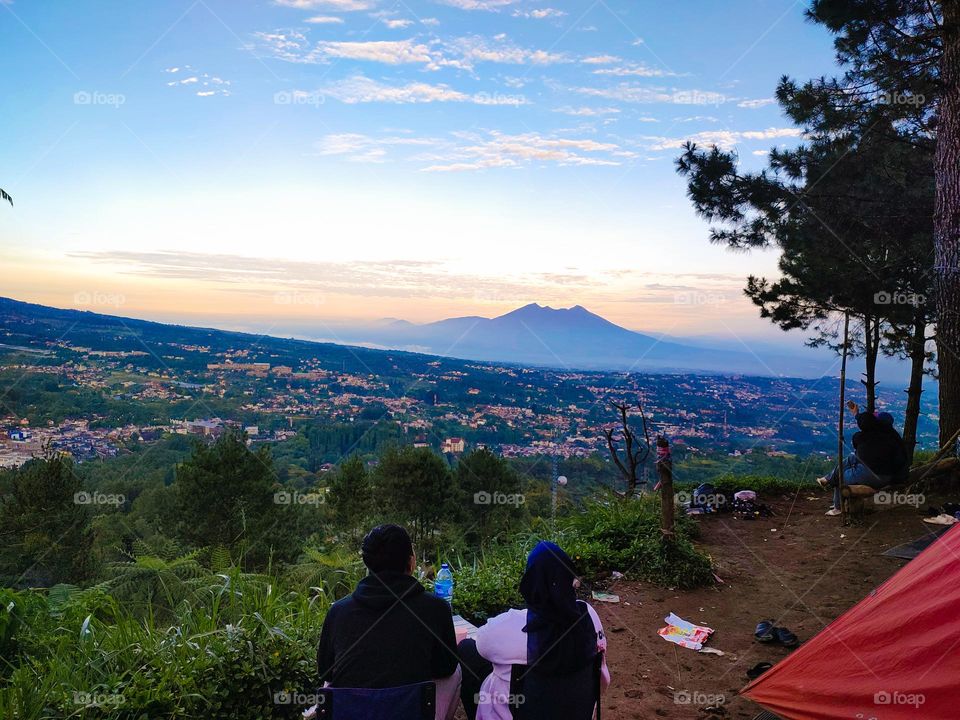 Camping at Puncak Bogor and enjoying the view of Bogor city and Mount Salak in the distance. Sunday 14 Mai 2023