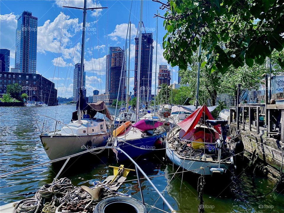 “Newtown Creek” by the “Pulaski Bridge” in LIC, Queens, how shall I sing thy praises ? Silliness left aside this is one of the best places in NYC with its many kinds of boats and spectacular views. 2023. Hypnotic Productions