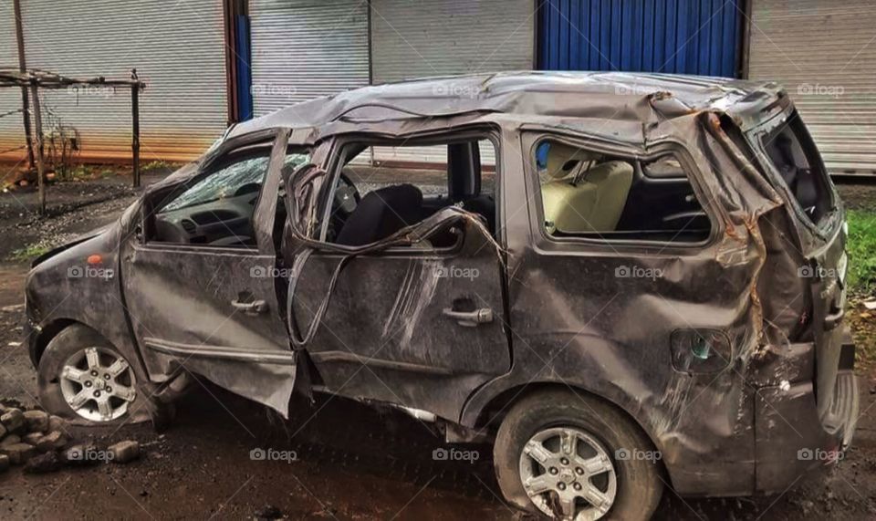 A wrecked car came to my notice while traveling to Pune (India)
