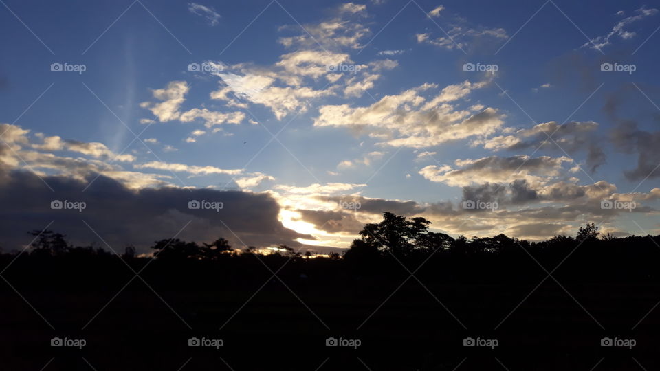 karna awan selalu berubah bentuk..