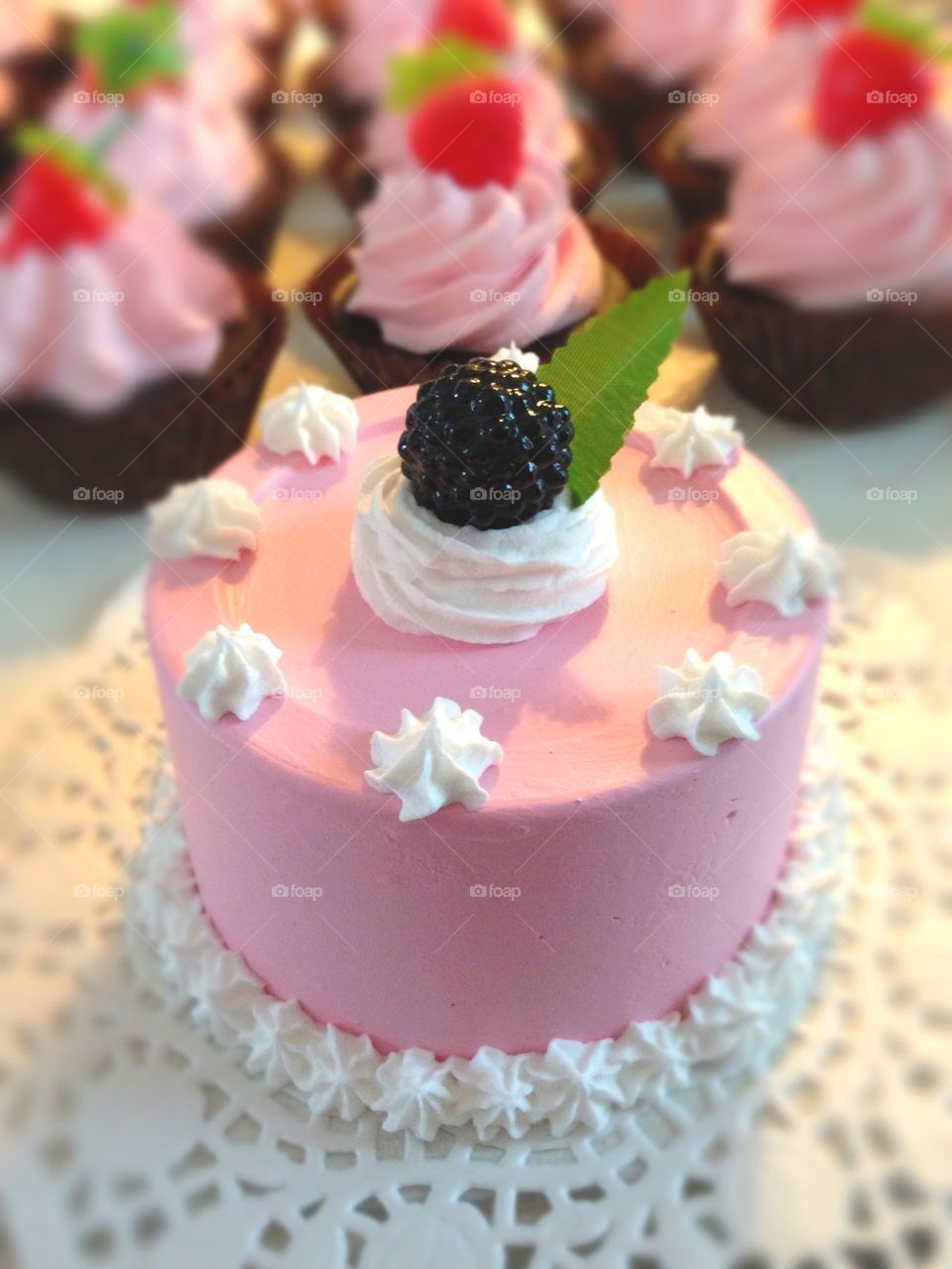 Blackberry topcake