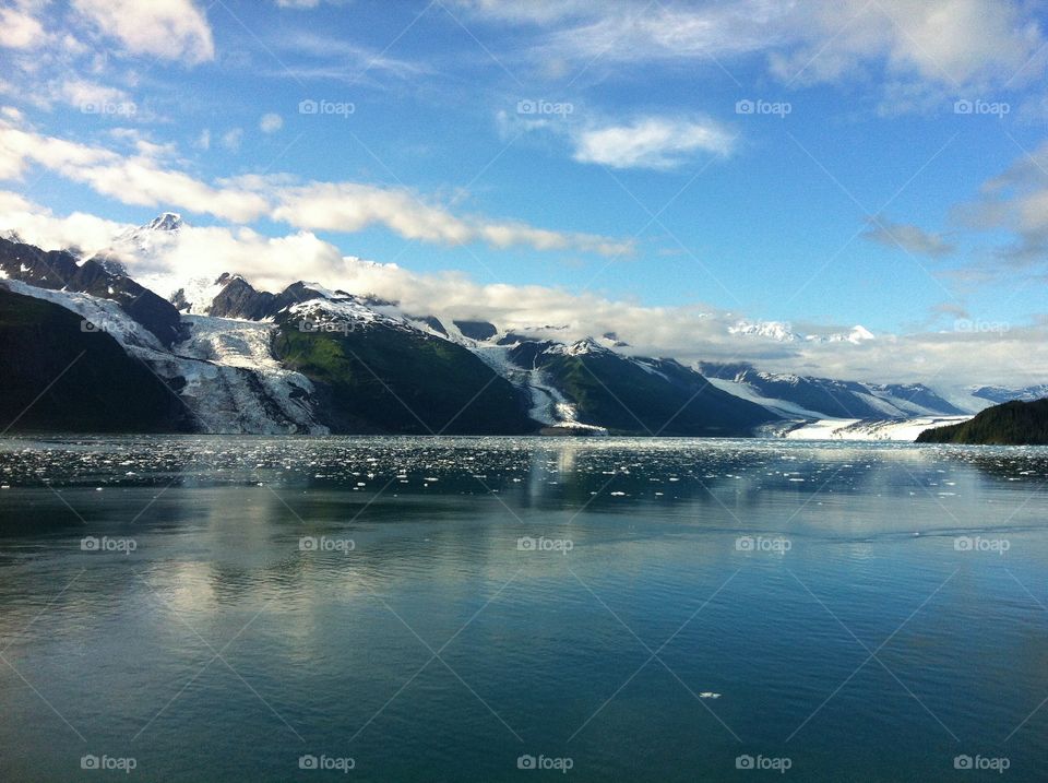 Mountain glaciers at the ocean 