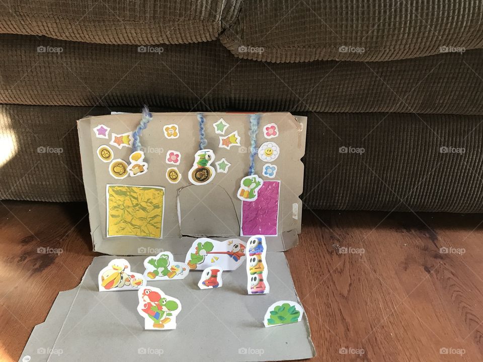 This diorama is a craft that I made from Play Nintendo on the Nintendo website. Isn’t it cute? It’s like a crafty masterpiece starring Yoshi from the Mario series, and this diorama is based off of Yoshi’s Crafted World, a Nintendo Switch game.