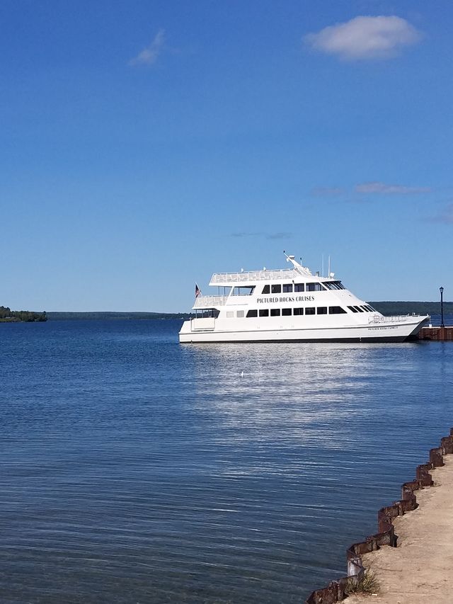 Pictured Rocks Boat Cruise