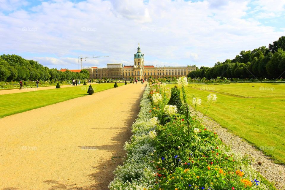 Georgeous spring in Charlottenburg, Berlin! I wish I could walk this alley in this very minute!