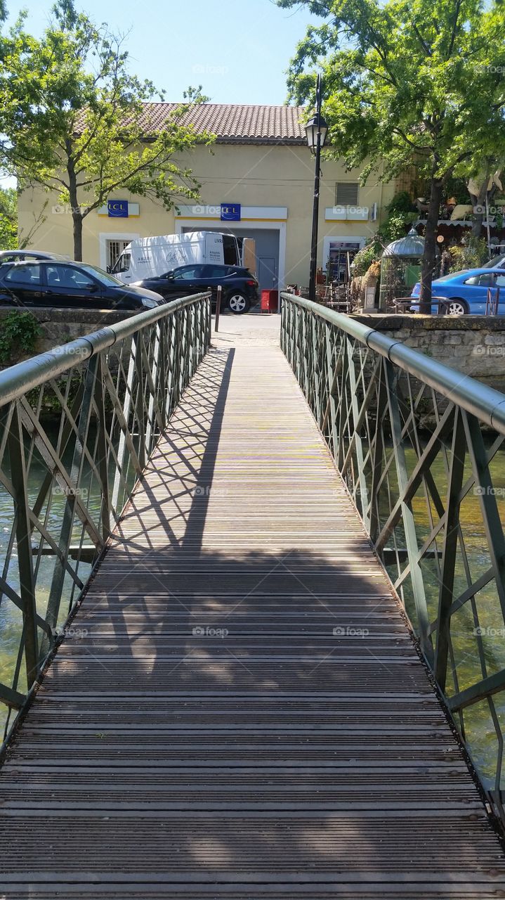bridge. summer time.
l'Isle-sur-la-sorgue