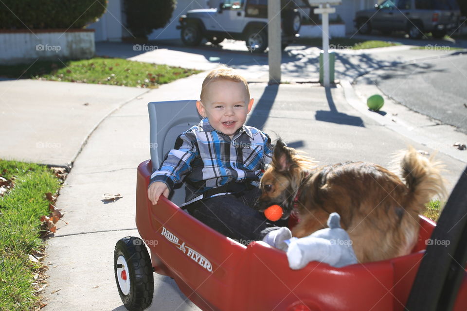 Carter and Tiffany having a blast in the little red wagon! ❤️ Tiffany loves her balls -- and carter loves his toys~~ perfect! 