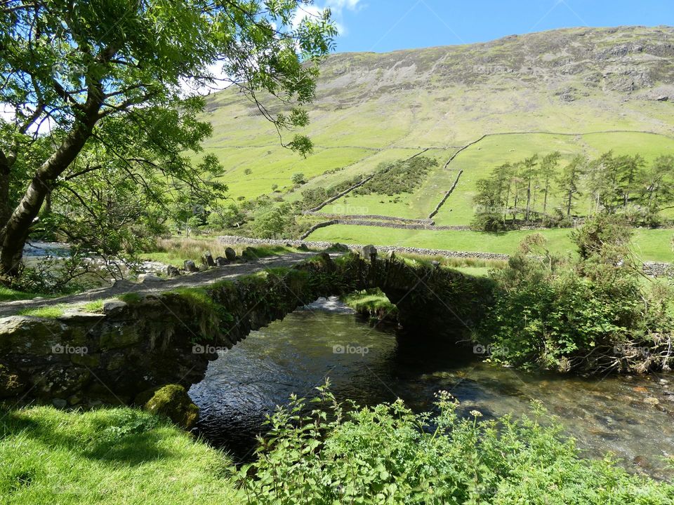 A stream and mountains at the Lake District 