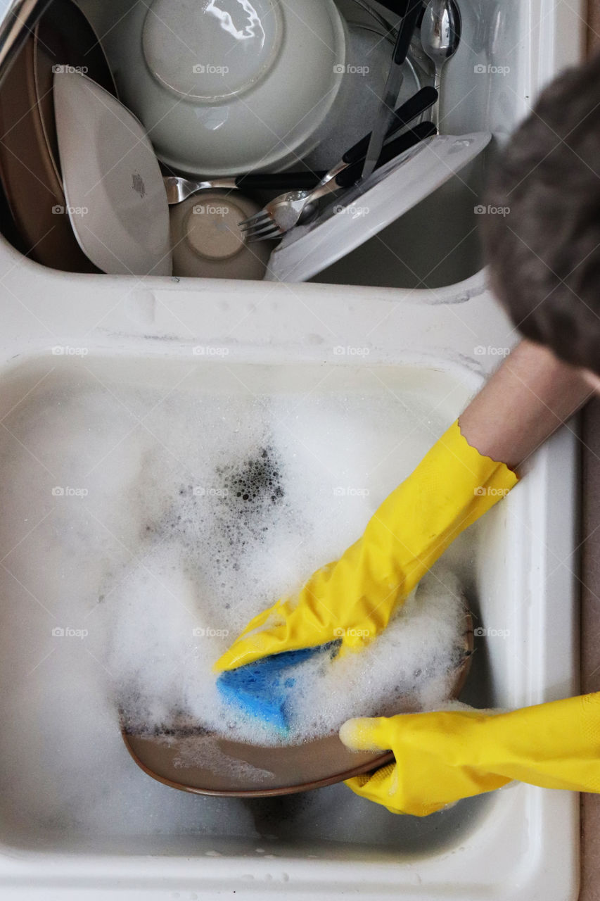 Boy washing dishes