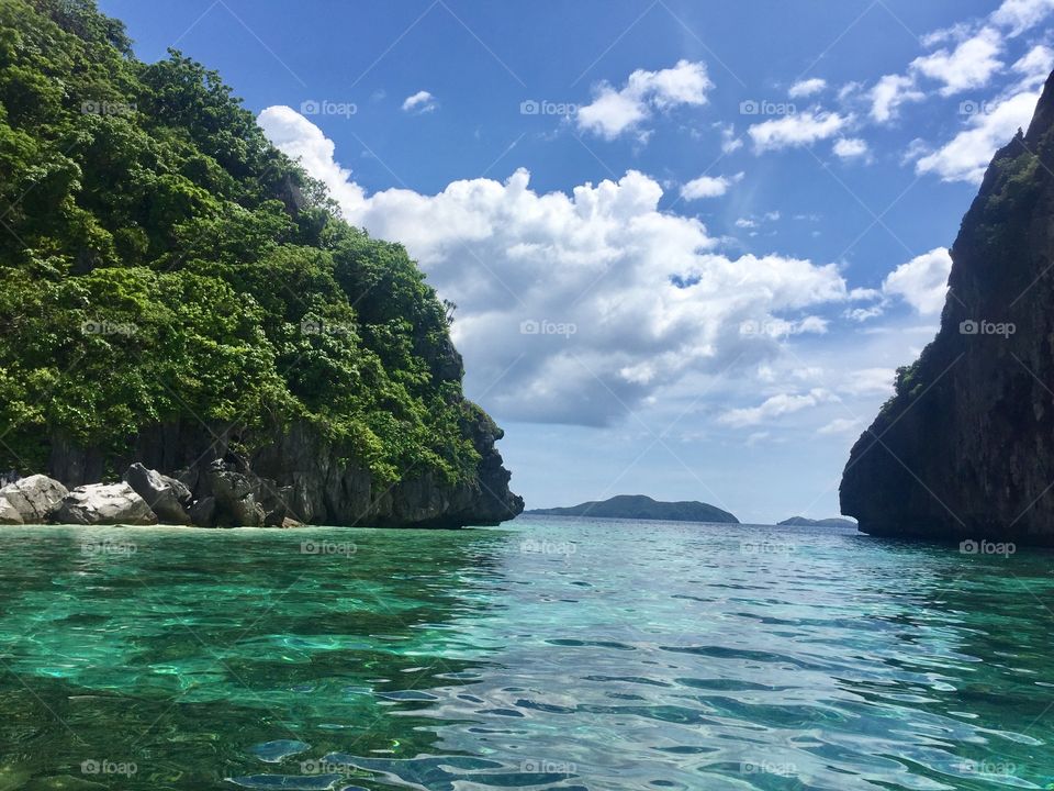 Clear turquoise water of El Nido