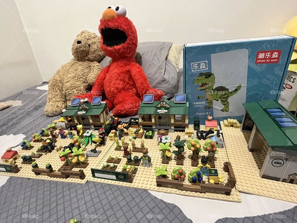 Elmo and friends Lego world