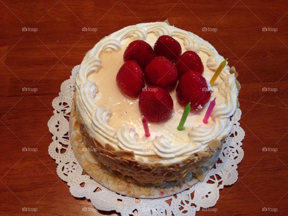 Cake with strawberries