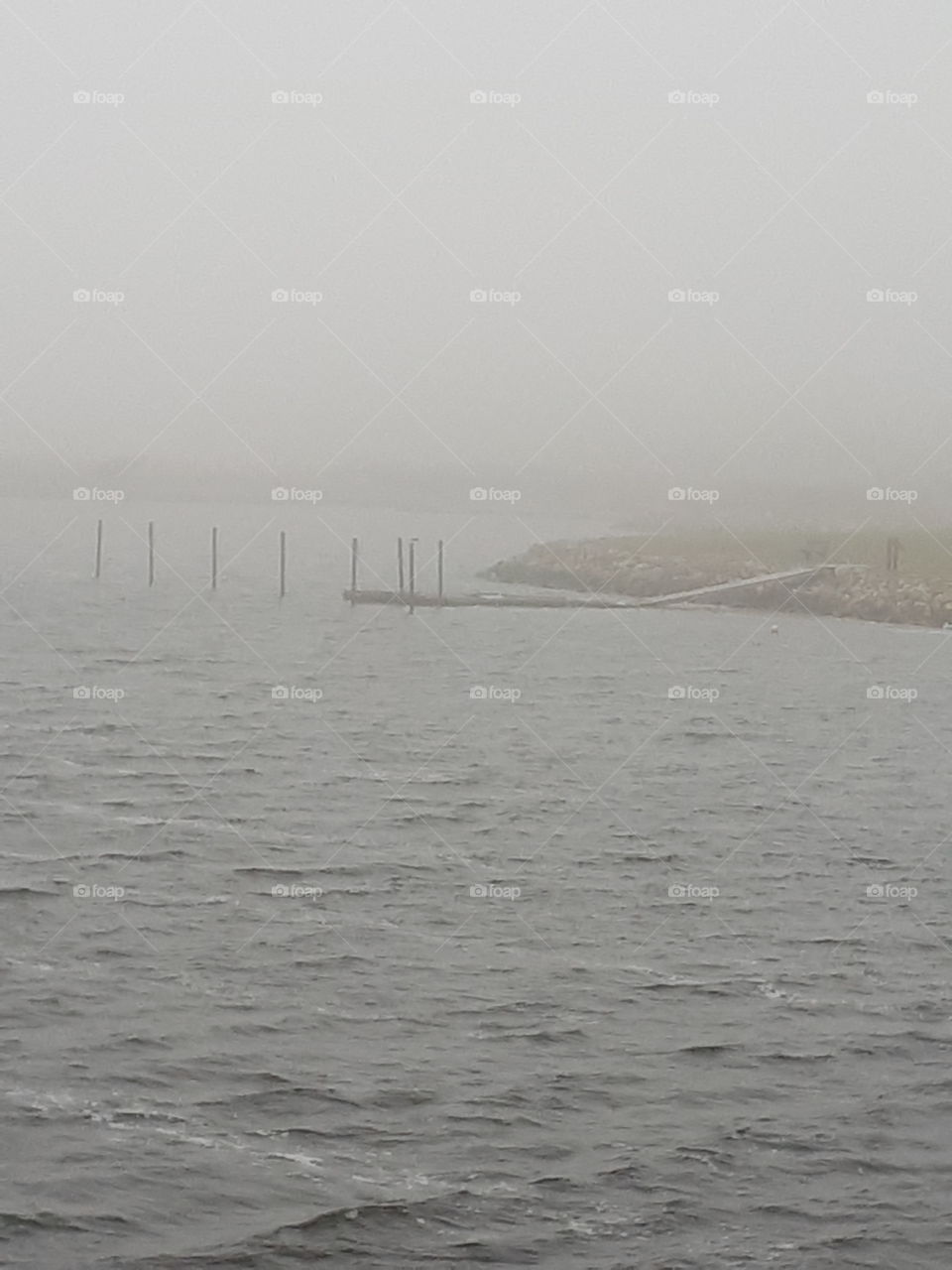 tåge - bådebro - vand - land - horisont - kyst