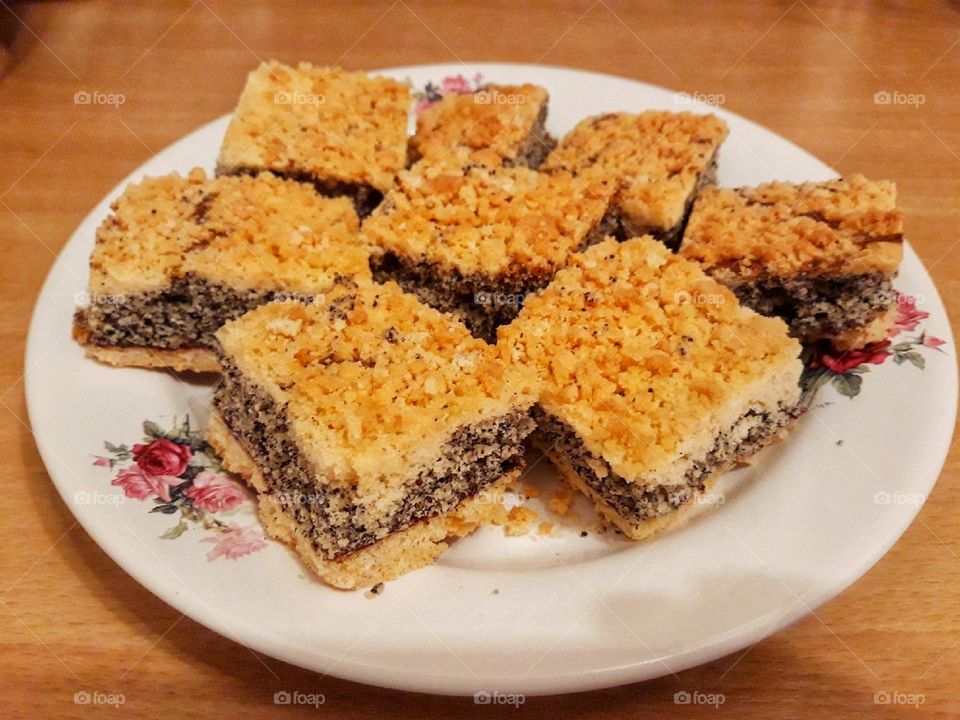 Poppy seed crumble dessert