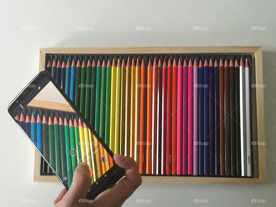 Collection of rainbow coloring pens