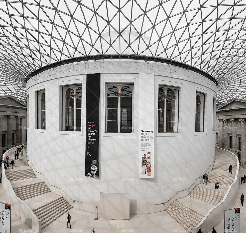 i just found the perfect angle to take this photo in the most beautiful museum in London..British Museum!