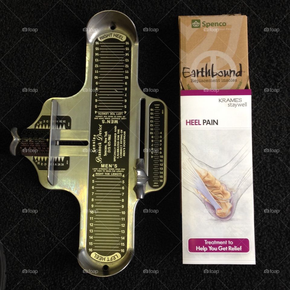 Foot measuring device, replacement insoles and pamphlet