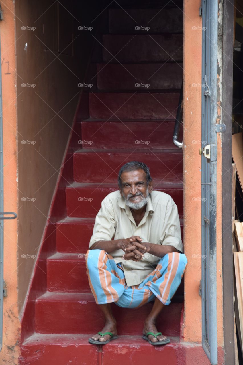 Portrait of à Sri Lankan seen in Colombo street 