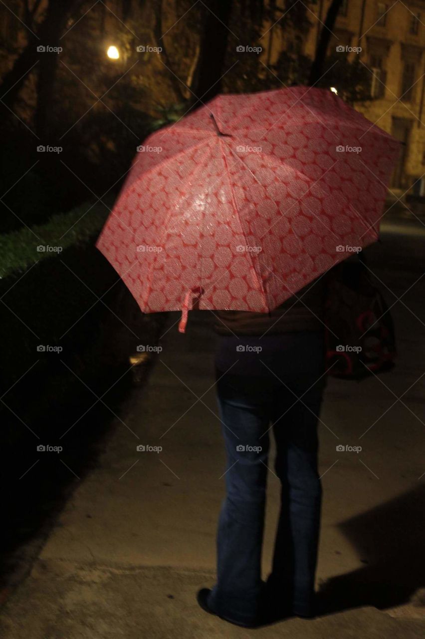 Piove ma noi resistiamo！