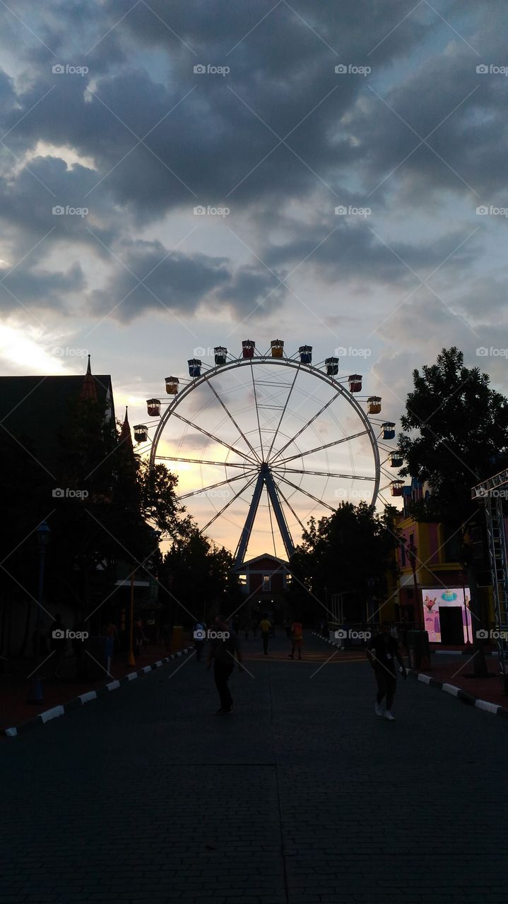 a day in the amusement park - ferris' sunset